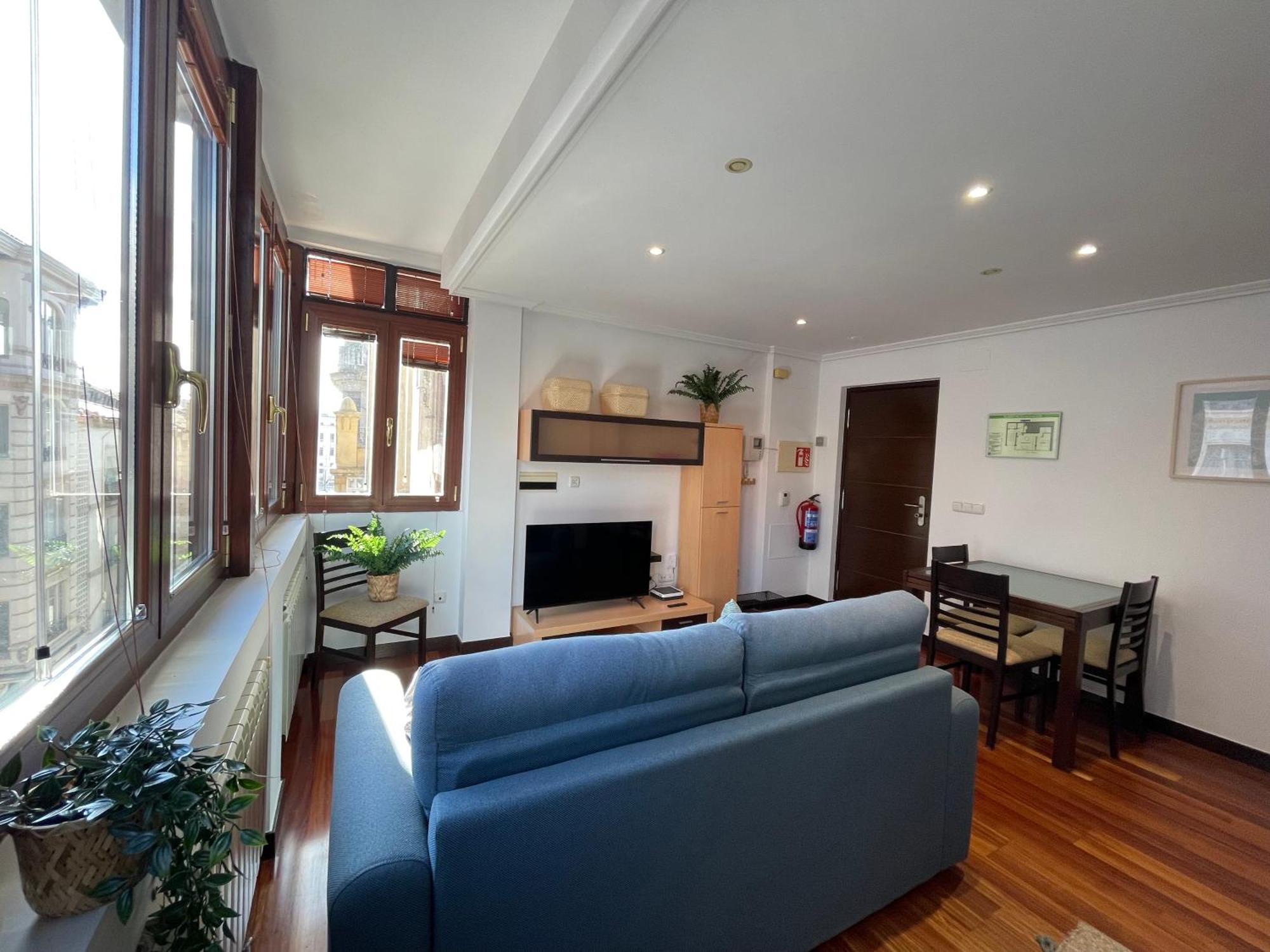 Atuaire Home Vivienda A Luminosa Parking Incluido En Plena Calle Comercial Burgos Exterior photo