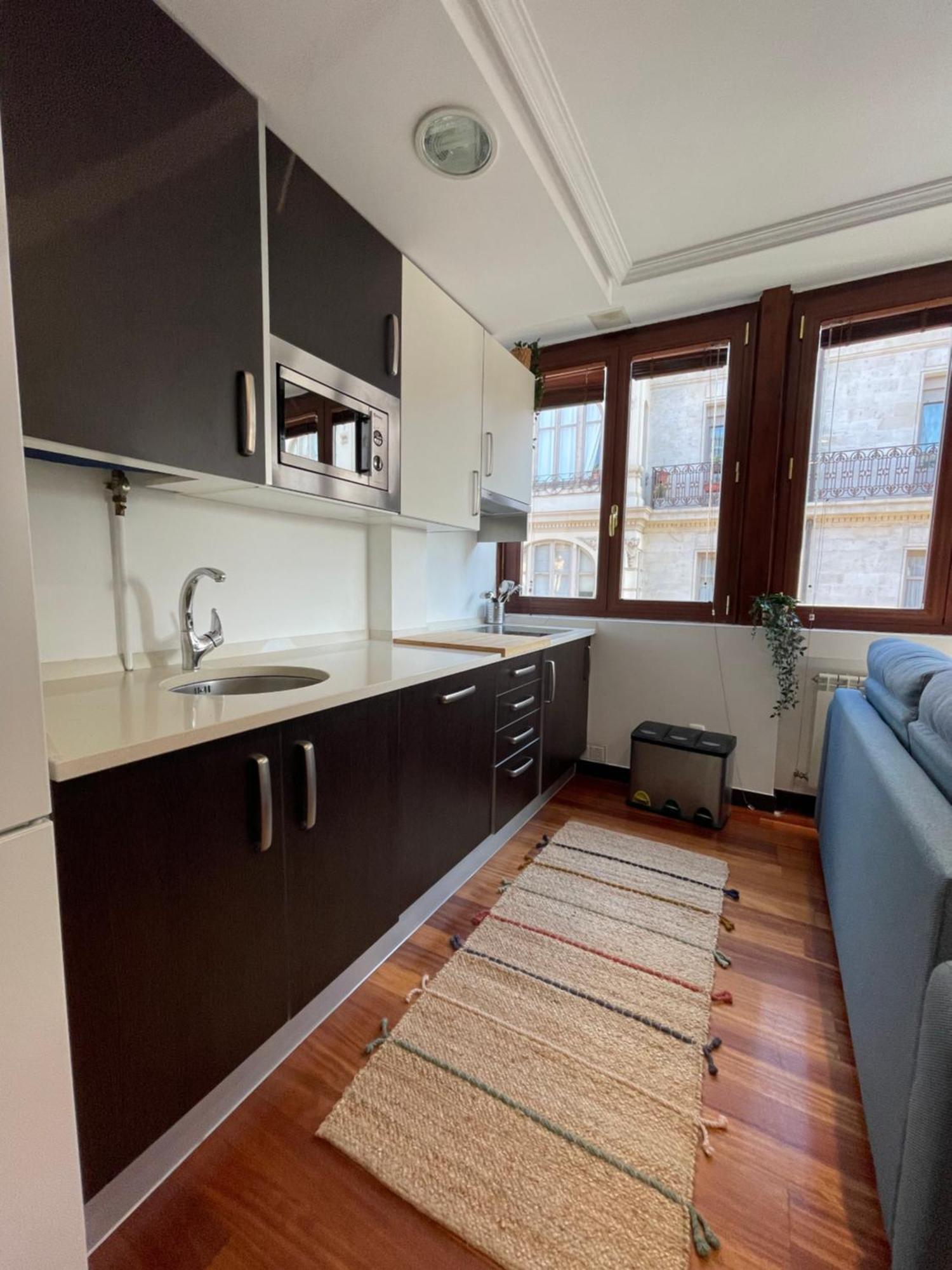 Atuaire Home Vivienda A Luminosa Parking Incluido En Plena Calle Comercial Burgos Exterior photo