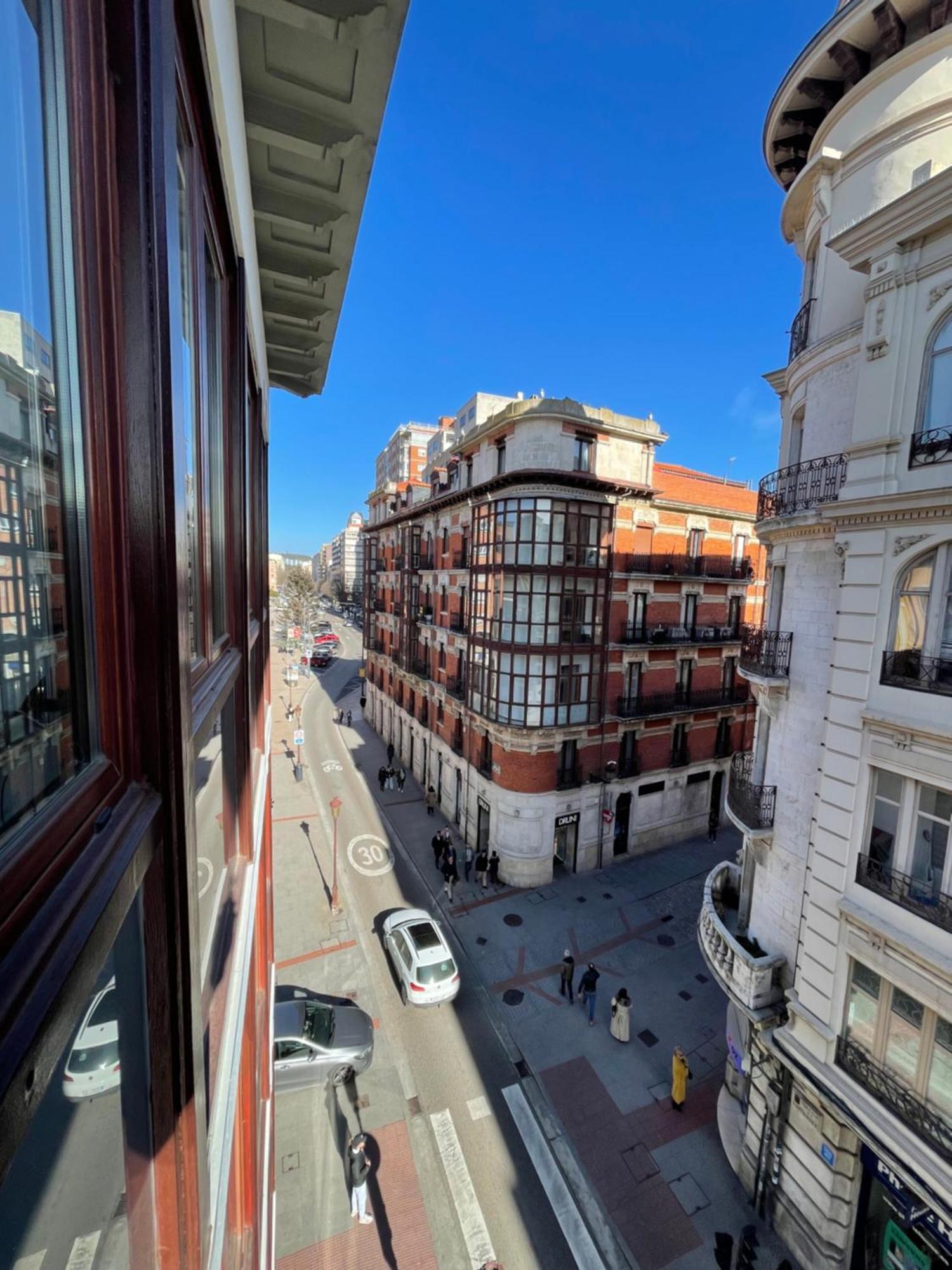 Atuaire Home Vivienda A Luminosa Parking Incluido En Plena Calle Comercial Burgos Exterior photo