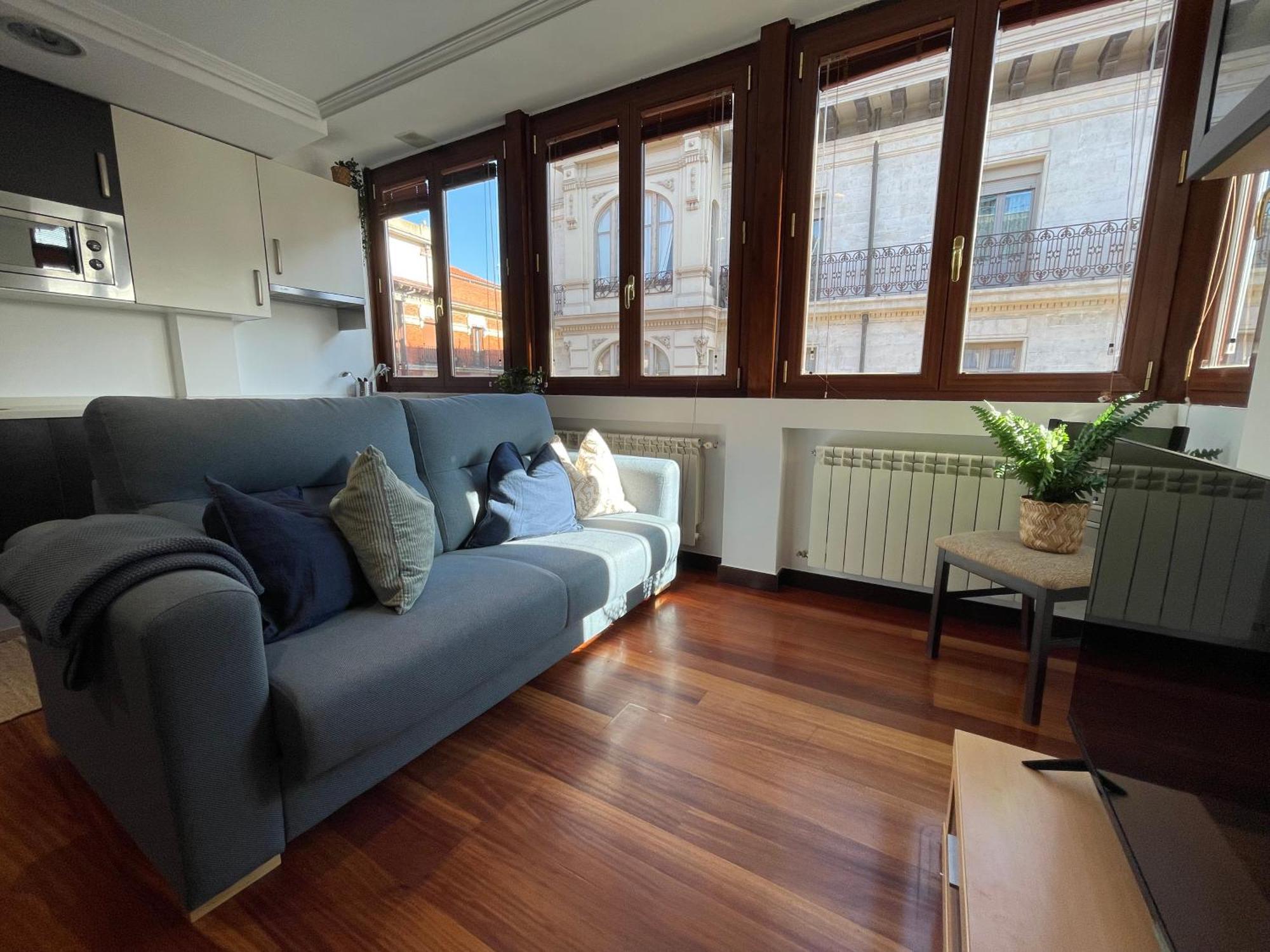 Atuaire Home Vivienda A Luminosa Parking Incluido En Plena Calle Comercial Burgos Exterior photo